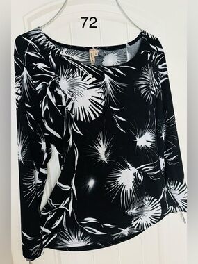 Susan Lawrence Black & White Floral-Print Long Sleeve Top